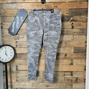 Seven7 Women's Utility Ankle Skinny Jeans Gray Camo Pants Size 10